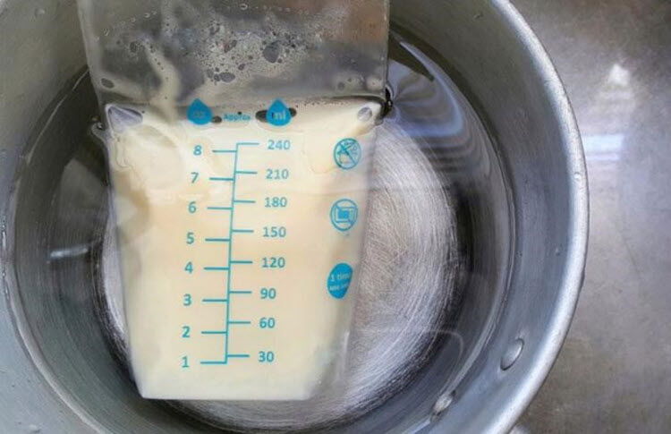 cách rã đông sữa mẹ trong ngăn đá nhanh nhất
