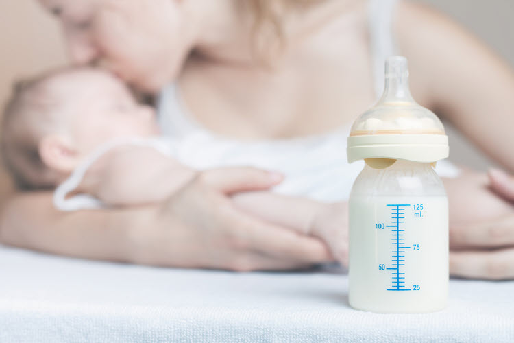 sữa cho bé 2 tháng tuổi