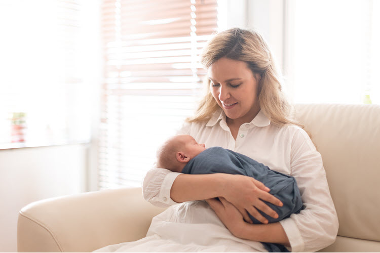 hướng dẫn cách giãn cữ bú cho trẻ sơ sinh