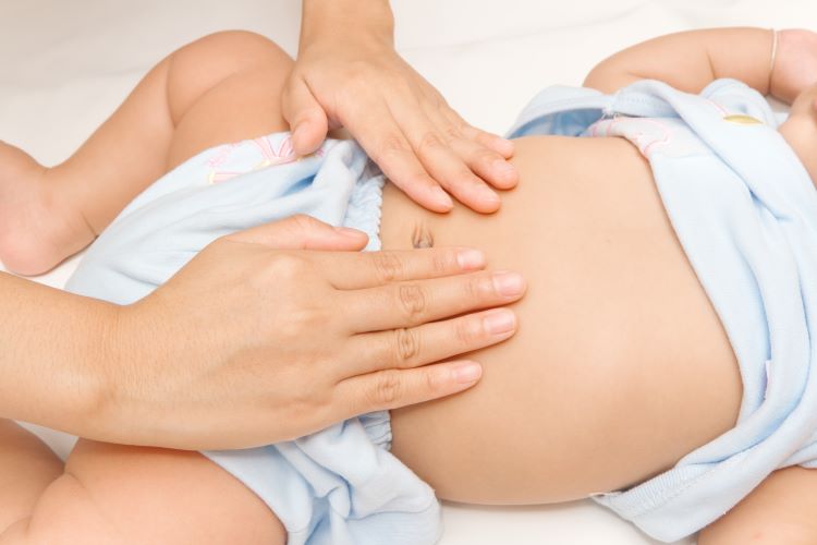 cách khắc phục trẻ sơ sinh nôn trớ