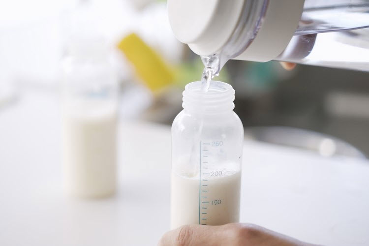 sữa non colostrum cho trẻ sơ sinh