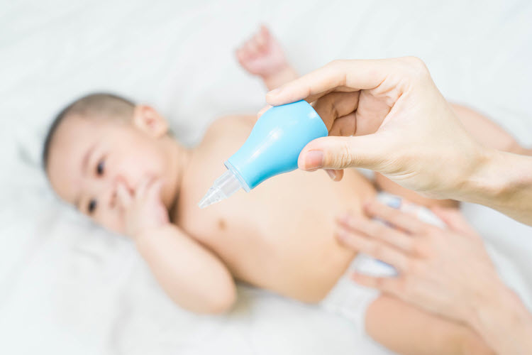cách rửa mũi cho trẻ sơ sinh bị khò khè