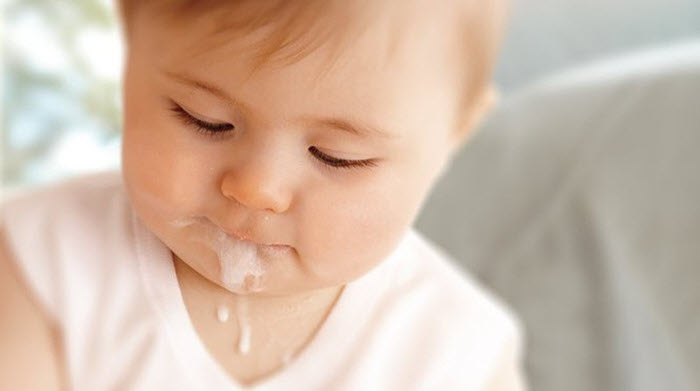 trẻ 6 tháng uống bao nhiêu ml sữa mỗi ngày